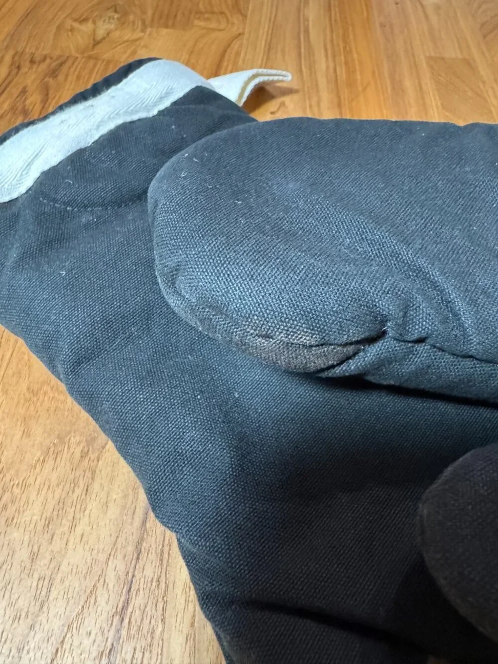Two Le Creuset Oven Mitts Gloves 100% Cotton 14